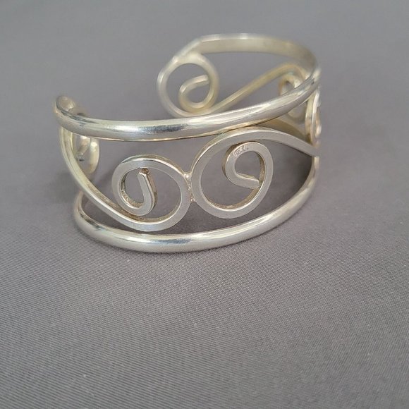 Womens Silver Tone Chunky Swirled Open Scroll Wrap Fashion Cuff Bracelet - Picture 2 of 7